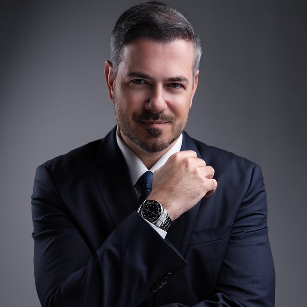 Dr. Tiago Simão